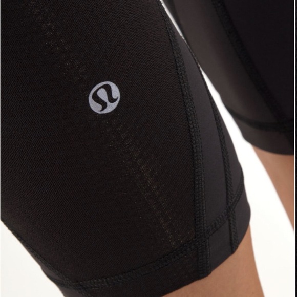 Lululemon Inspire Crop II *Luxtreme in Black size 8 - Picture 9 of 10